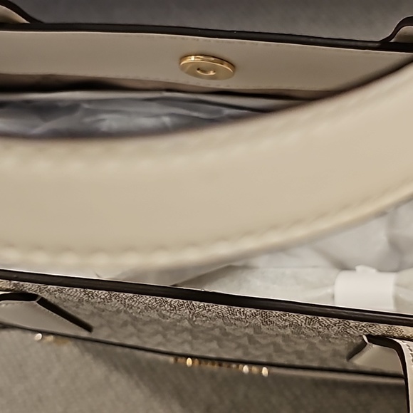 MICHAEL KORS LARGE KENLEY TOTE IN CREAM - Picture 4 of 4